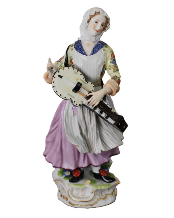 Porcelánová soška - žena s niněrou