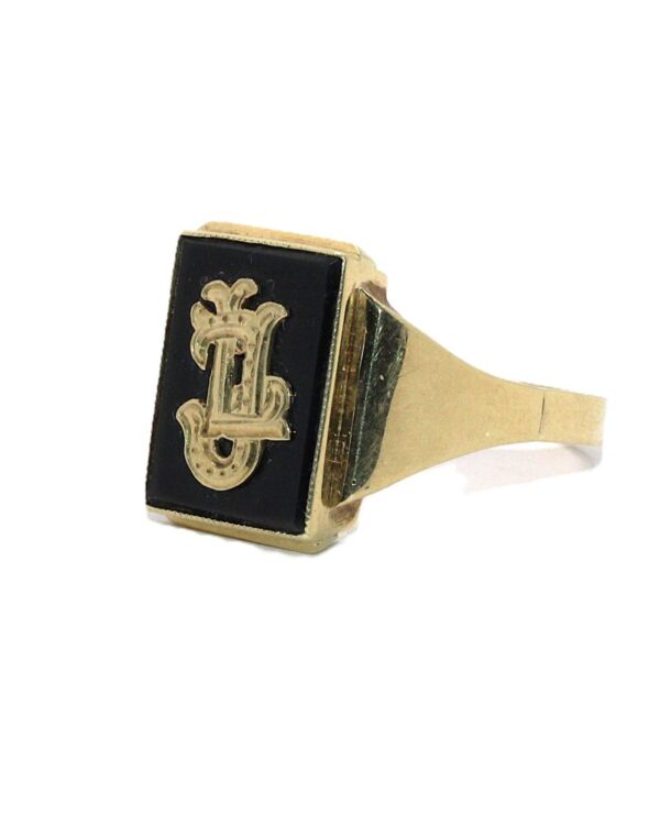 Zlatý pánský prsten s onyxem a monogramem